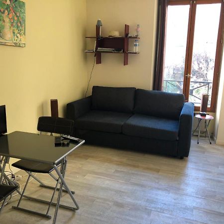 23 Rue De La Chapelle Apartment Париж Екстериор снимка