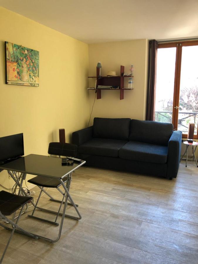 23 Rue De La Chapelle Apartment Париж Екстериор снимка