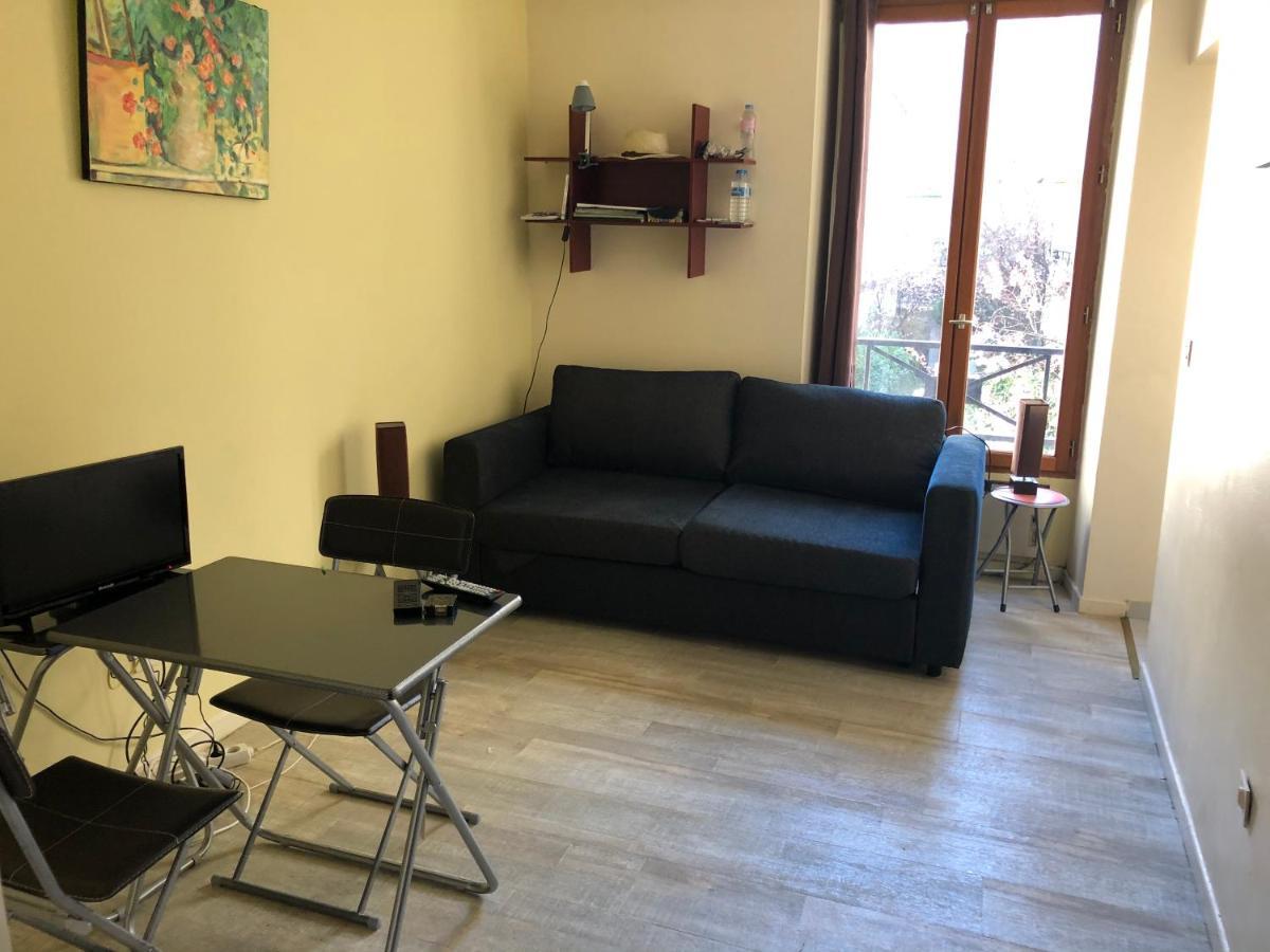 23 Rue De La Chapelle Apartment Париж Екстериор снимка