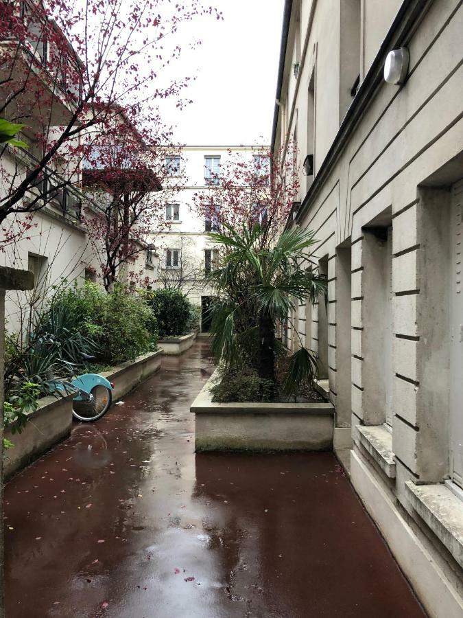 23 Rue De La Chapelle Apartment Париж Екстериор снимка