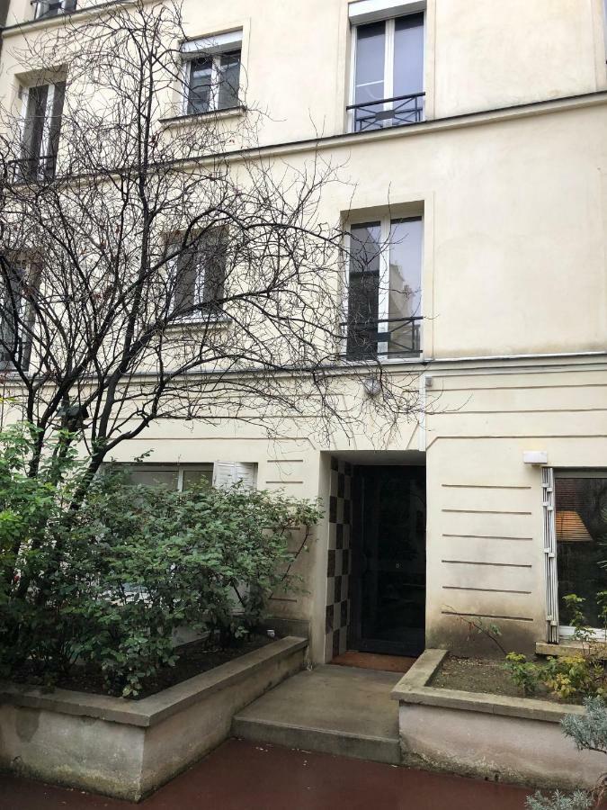 23 Rue De La Chapelle Apartment Париж Екстериор снимка